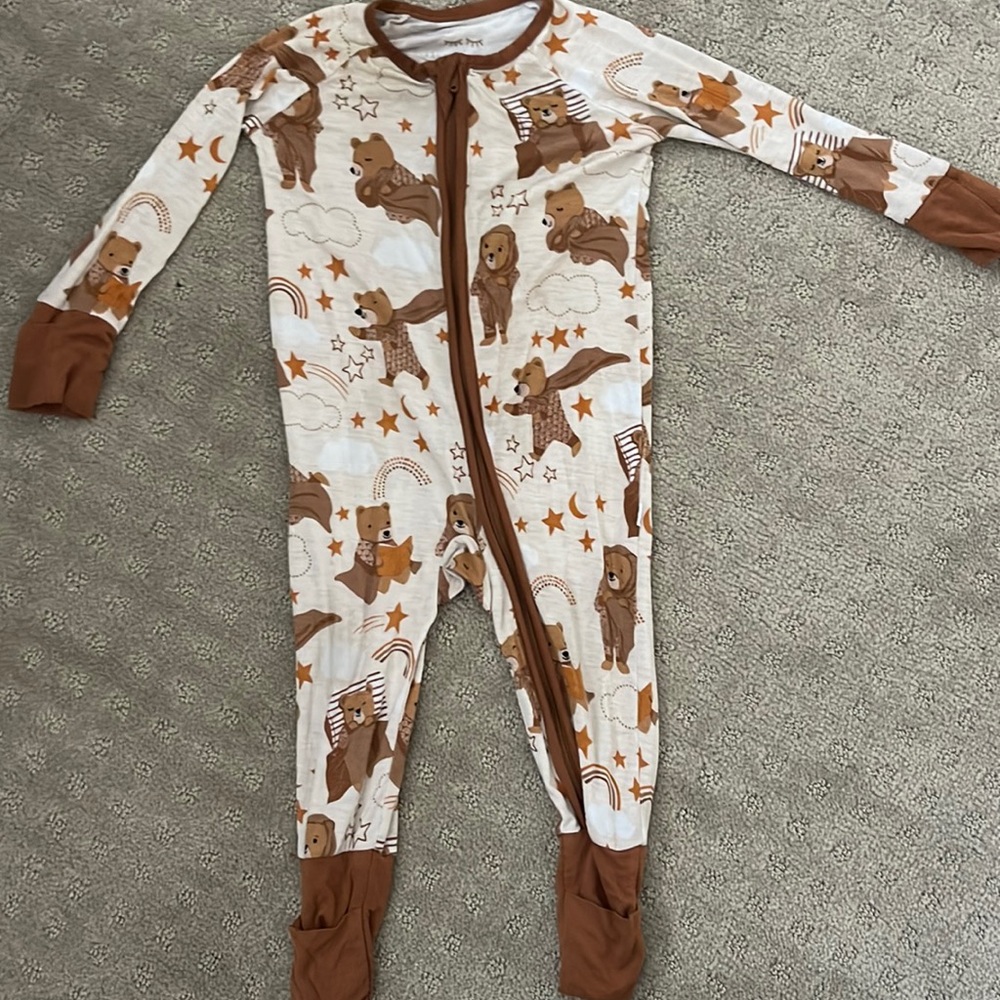 little sleepies 3-6mo